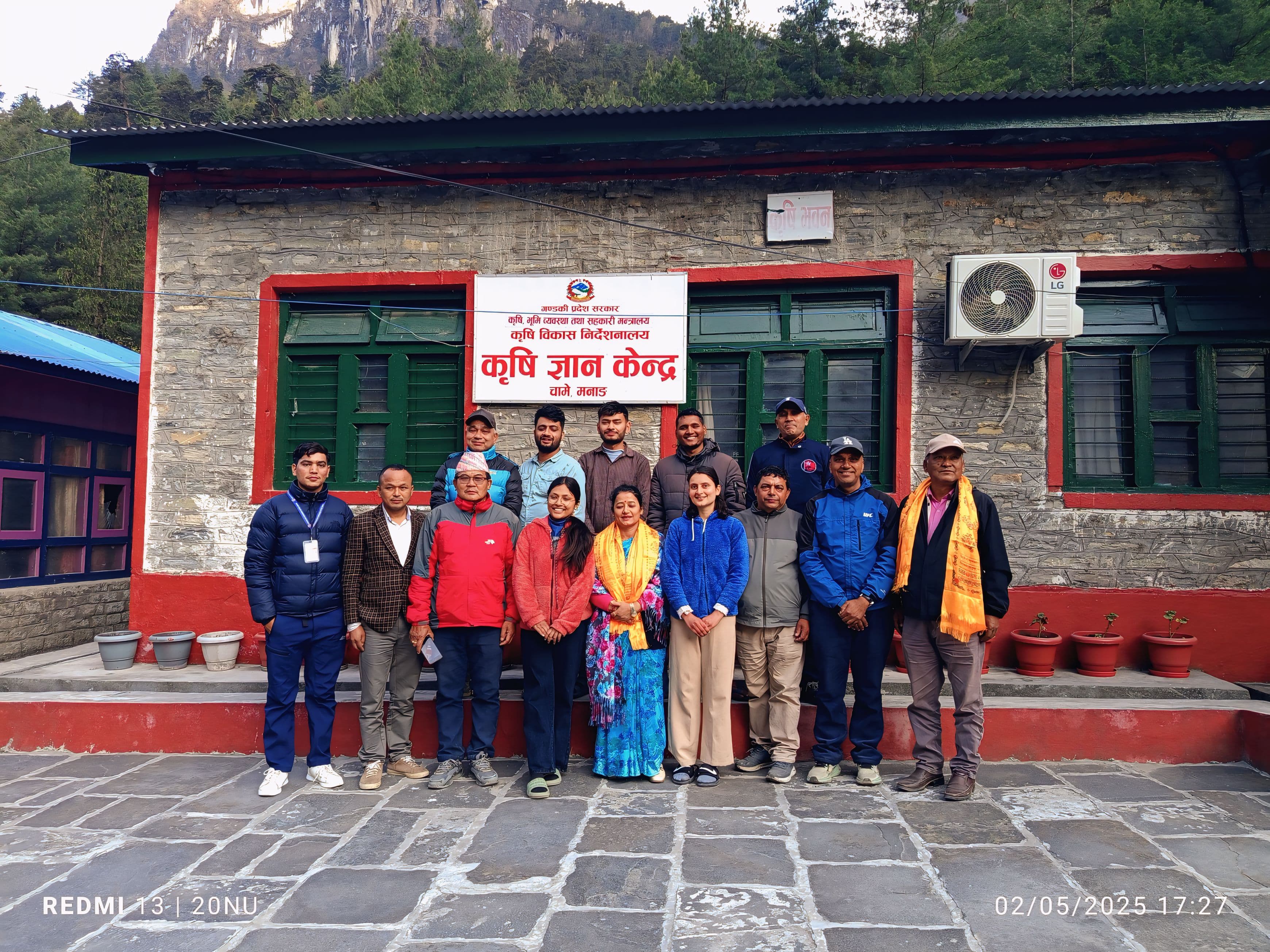 माननीय कृषि, भुमि व्यवस्था तथा सहकारी मन्त्री ज्यूसँग 
